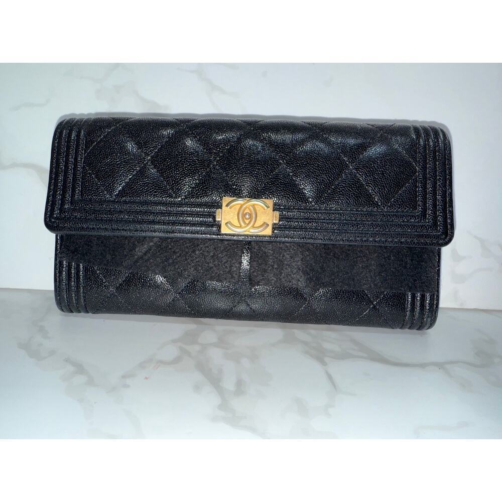 Chanel Boy Wallet in Black Quilted Leather - Picture 1 of 7